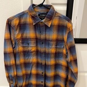 Treasure and Bond
Size medium
Trim fit